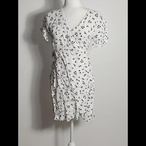 (23) Olivaceous Wrap Dress B & W Floral, Sz M